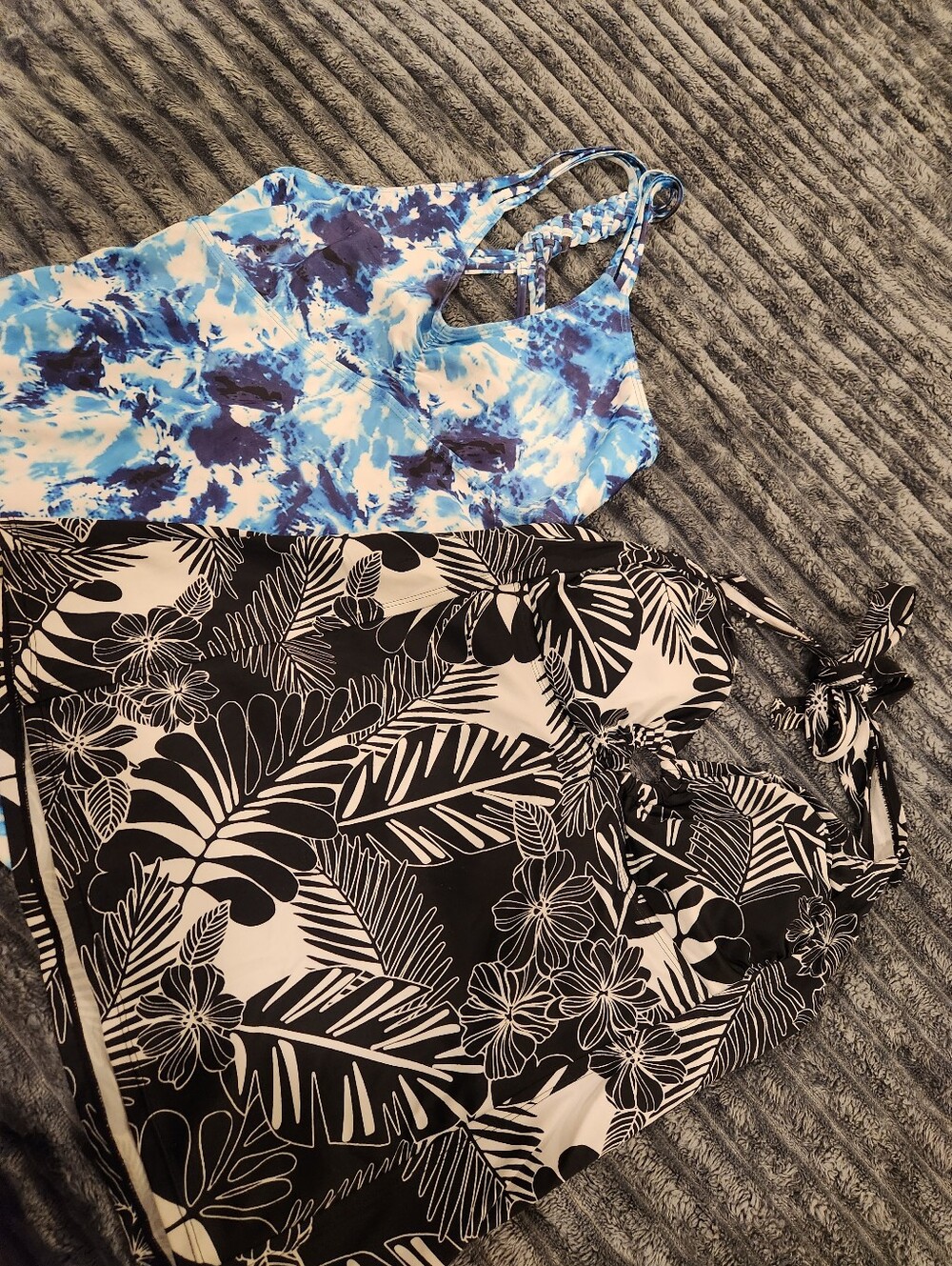 Women' s Swim Top Bundle Set in Blue and Black, Size 14